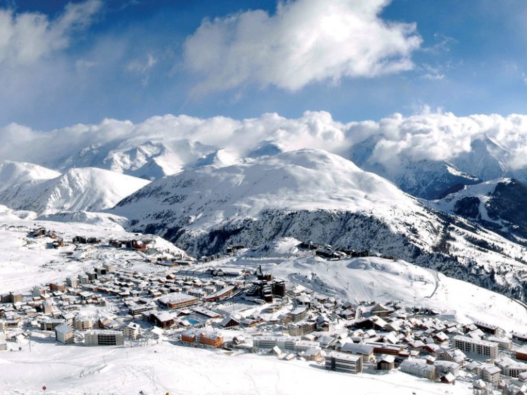 Ski Alpe d'Huez Feb 2025 £899pp SkiBound Holidays